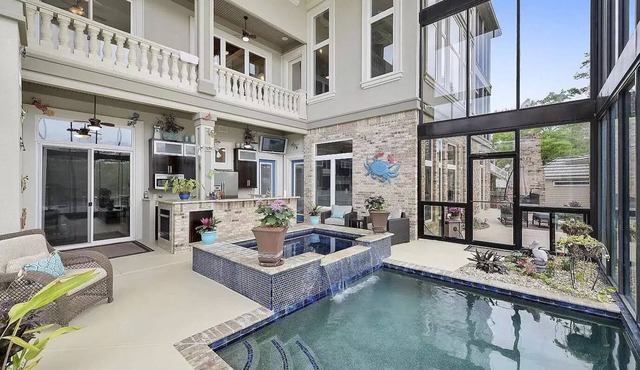 Level 1, infinity pool and amazing outdoor entertaining space! - Diamondhead, MS