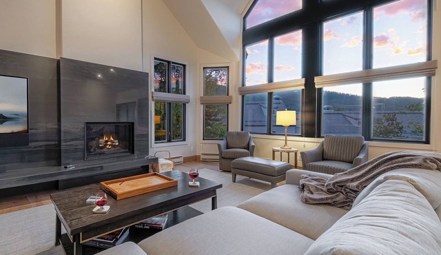Light-Filled + Stunning Views | Beacon Retreat