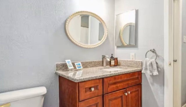Long term -Cozy Home 2BR 1.5B by Space Center
