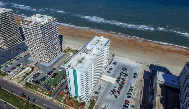 Lovely 2 Bdr/2 Bath Condo on the beach