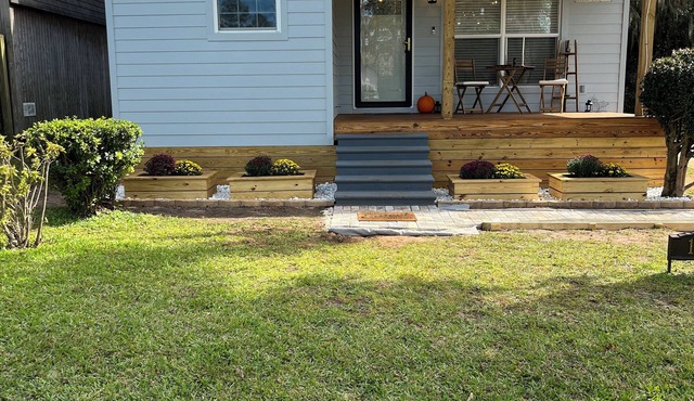 “Lovely” Bungalow near downtown Quincy!