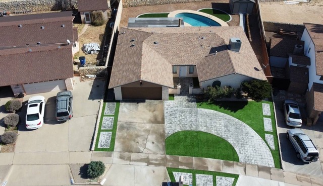 Lovely House with pool (Pet friendly)