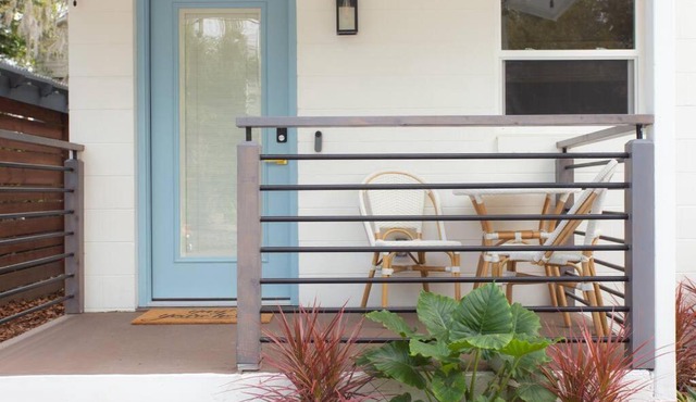 Lux Coastal Cottage in Historic District