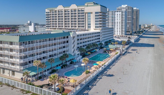 Luxurious 1 bedroom suite with direct ocean view on private balcony !