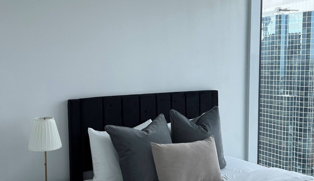 Luxury 1 bedroom Cityscape - 14 York Street, Toronto