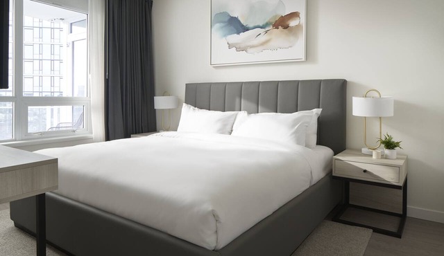 Luxury 2-BR ADA Suite w/Pools, Gym, Gourmet Kitchen & Prime Seattle Location!