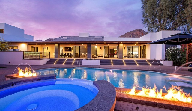 Luxury Camelback Mountain Views, Theater, Sauna, Heated Pool, Spa