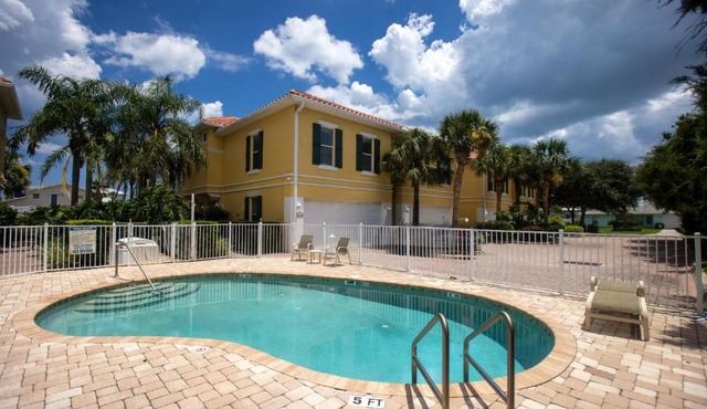 Luxury Cearra Del Ray Townhome Seconds to Beach 2-Car Garage