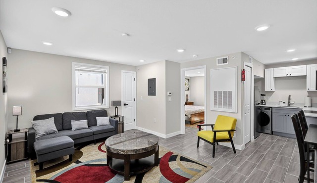 Luxury Coastal Living – Modern 1BR Retreat in Daytona Beach