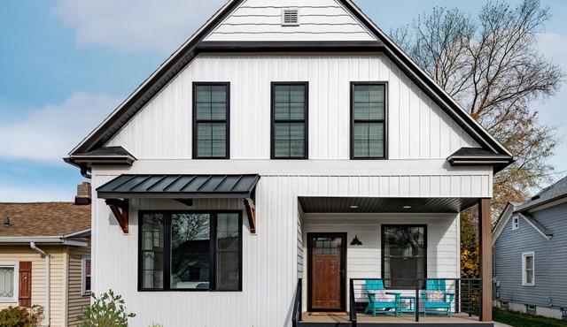 Luxury Lake House-4Bed-2Bath-NEW Renovation 2023-Walk to Beach, Dining, & More.