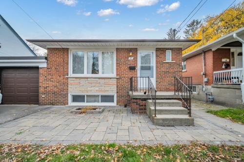 Luxury Renovated House in Prime Location with Parking