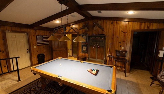 Luxury Southern Lodge Retreat-4 Bedroom/4 Bathroom