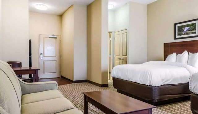 MainStay Suites Hackberry Sportsman's Lodge