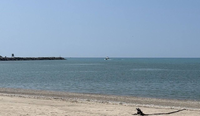 Maitland Inlet Cottage — Where Goderich Sunsets, Beach Days, and Waterviews Meet in Goderich