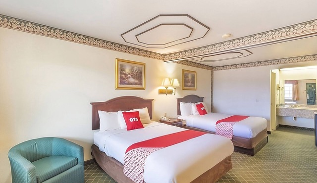 Make Your Trip More Enjoyable! Outdoor Pool, Onsite Parking, Pets Allowed!