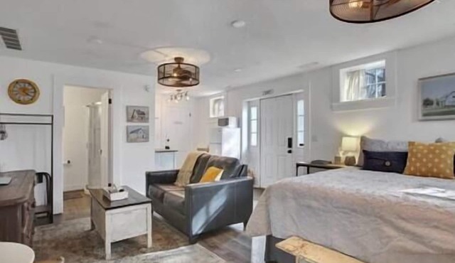 Marr Manor - Studio B&B downtown