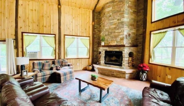 MASSIVE 5 BED WATERFRONT COZY CABIN GETAWAY!