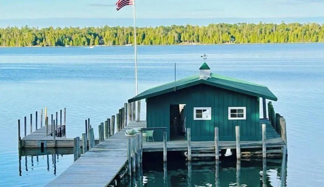 Mid-Century Lakefront Cottage