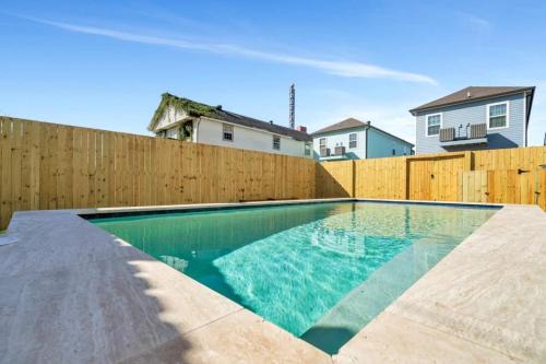 Mid-City pool condo - 4BR near French Quarter