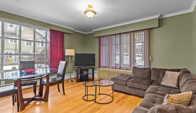 Midstream Flat 2BR Wi-Fi Parking