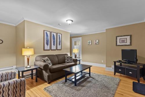 Midstream Modern 2BR Wi-Fi Parking