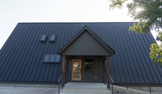 Minutes to Rocker B Ranch and PK Lake, Secluded Ridgeline Retreat.