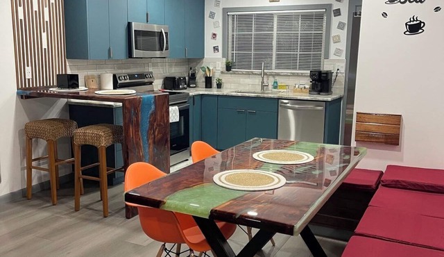 Modern 2-bed 2- bath waterfront home near Manatee Haven with kayaks