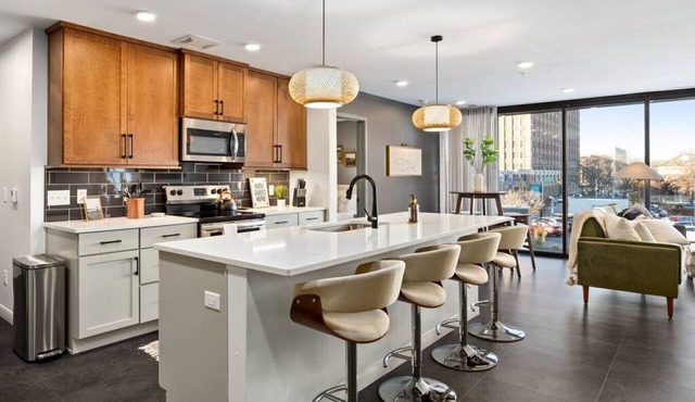 Modern 2 Bed in the Heart of Downtown Bloomington