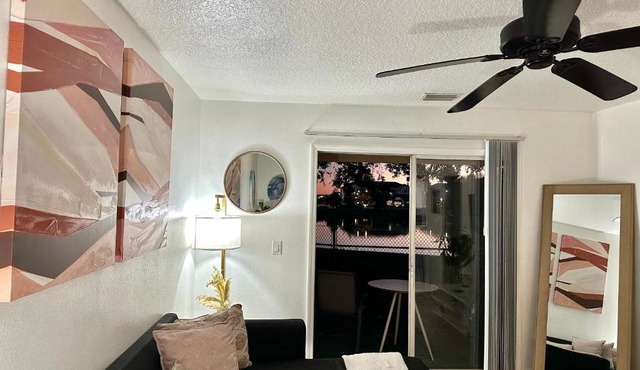 Modern 2BR Lakeview Near Orlando Airport Free Parking