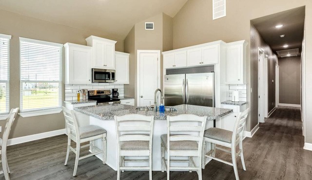 Modern 4BR Beach Retreat with Private Access