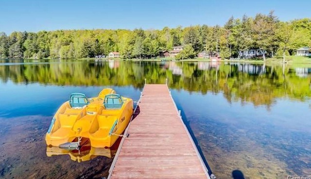 Modern, Bright, High efficiency Four Season Cottage on Gorgeous Lake