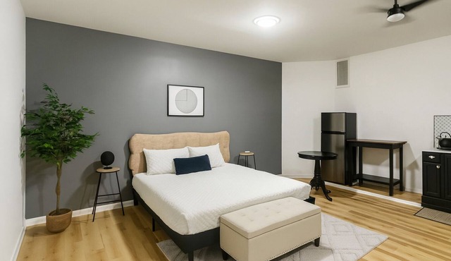 Modern Chic Studio w/Style & Comfort PERFECT LOCATION