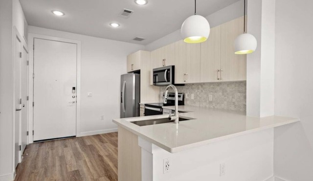Modern Crestview Apt Walk to Bars & Dining