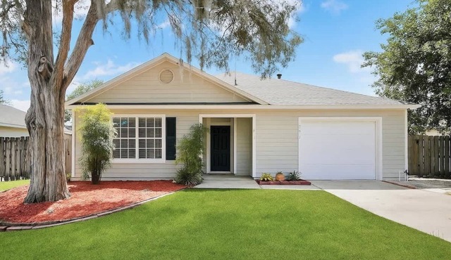 Modern Home ~10 mins to UF w/Pool & Private Yard