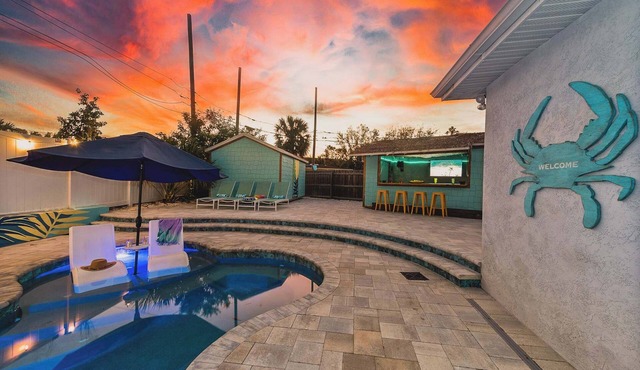 Modern home near St Pete Beach w/saltwater pool