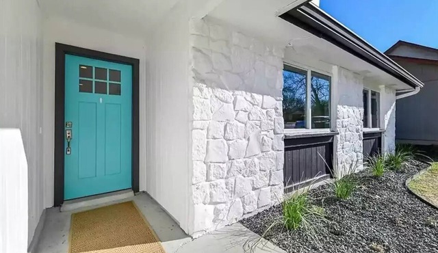 Modern Smart Home - Central & Quiet Location!