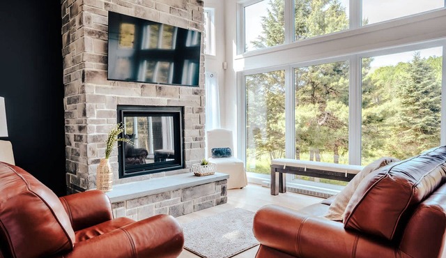 Modern Waterfront Cottage on the Rouge River & Spa