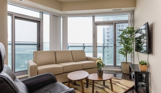 Modern Waterfront 3BR Escape with Free Parking in Toronto