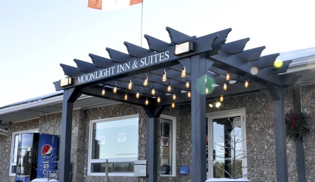 Moonlight Inn and Suites