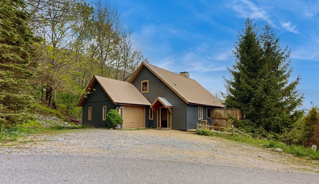 Mountain Bliss: Secluded Chalet with mountain views, Seven Devils, NC in Seven Devils