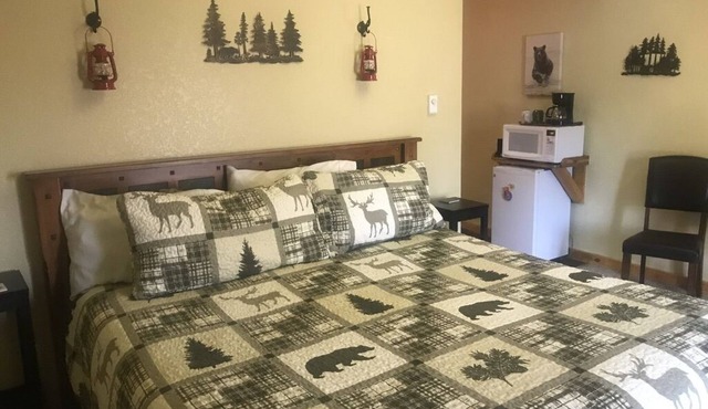 Mountain Peaks Inn, BEAR MOUNTAIN SUITE, Downtown Hill City