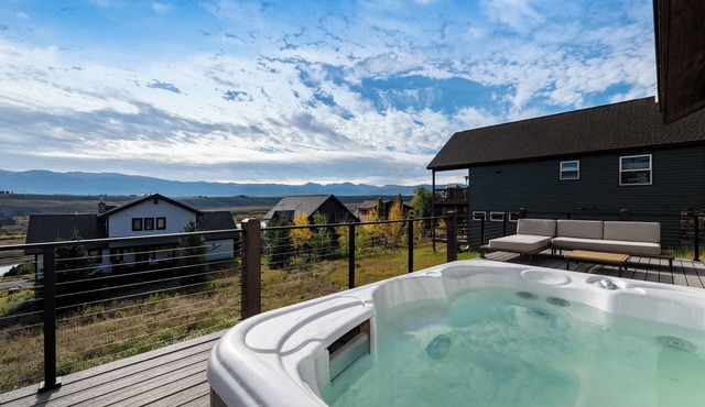 Mountain Views Hot Tub Escape