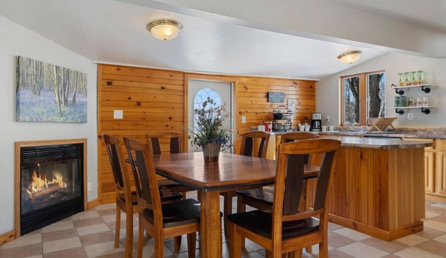 MQT 3BR Close to Ski/Bike - Enjoy Prime Location!