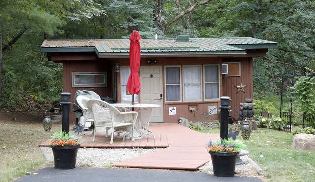Nature Nook Cabin, your peaceful hideaway ~ 25 mins to the Dells