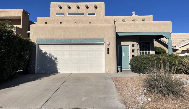 NE Heights Home! Mountain and city Views!