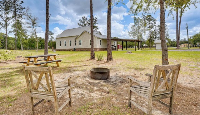 Near Ichetucknee Springs! Renovated Historic Home