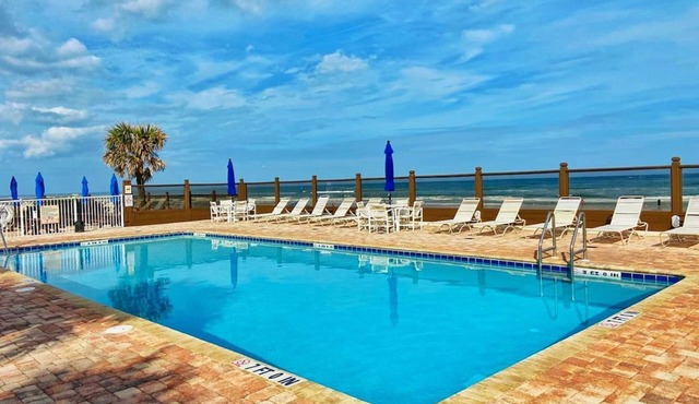 NEW Amazing Spacious Ocean View Studio in Daytona - Up 6 Guests!
