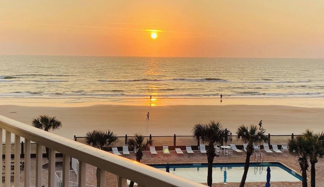 NEW Gorgeous Ocean Front Up-4 Guests in Daytona!