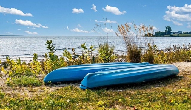 *NEW*Lakeside Retreat~Mackinac Island Direct View!