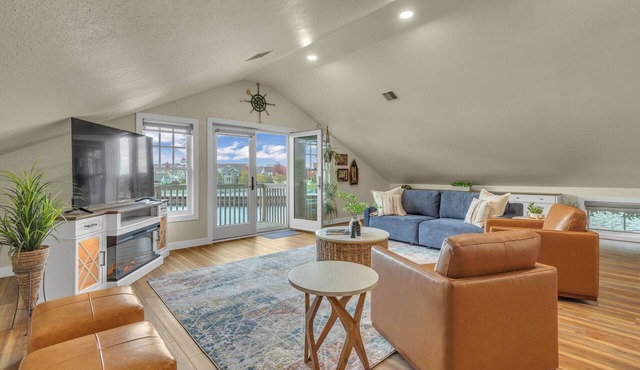 NEW Riverfront Loft - FANTASTIC location w/stunning views - on the boardwalk!